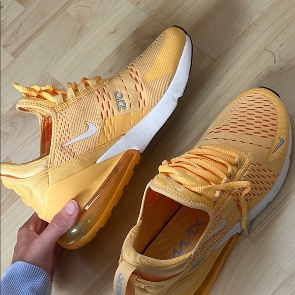 Nike Air Max 270 in Vibrant Yellow and White - Picture 2 of 4